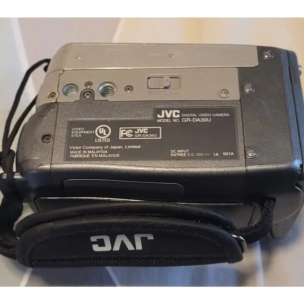 JVC GR-DA30 Digital Video Camera For Parts/Not Working